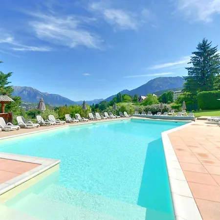 Camping-hotel De Plein Air Les 2 Bois 2*